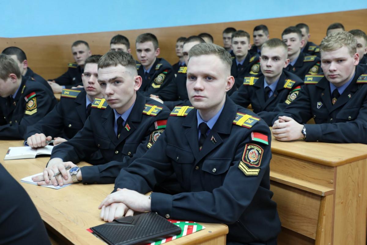 В Могилевском институте МВД прошла встреча руководства УВД и ведомственного учебного заведения с курсантами