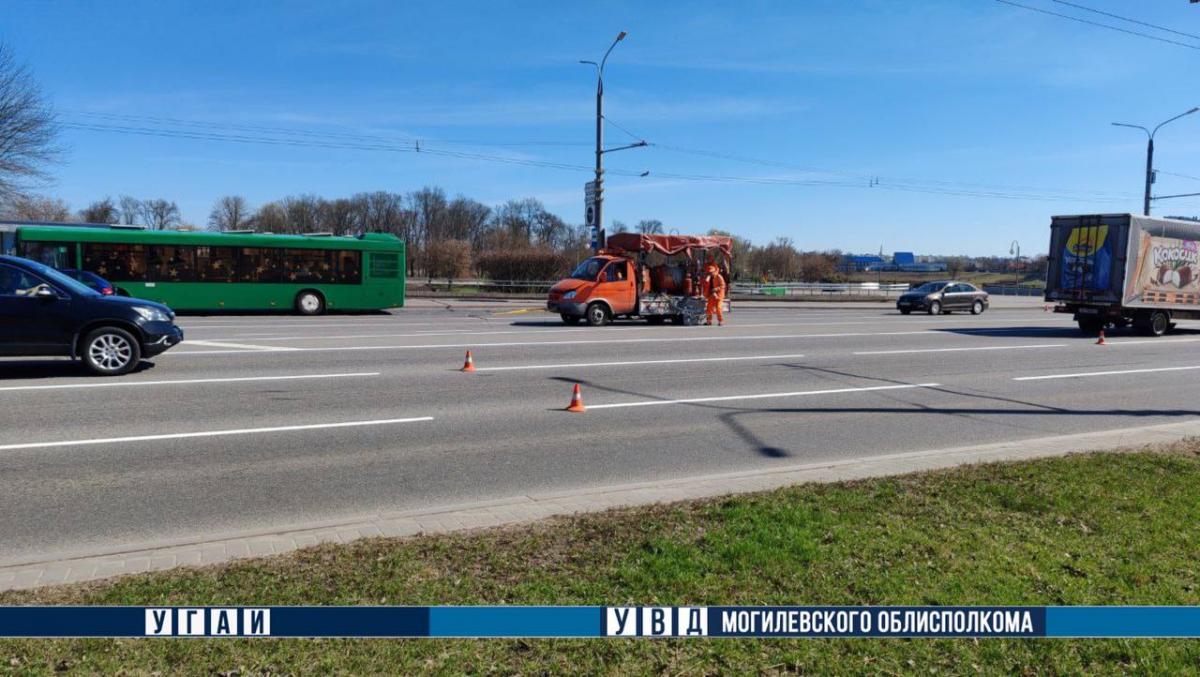 В Могилеве идет обновление дорожной разметки