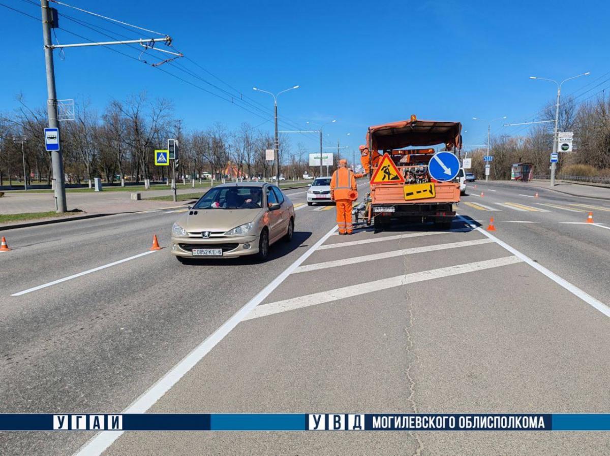 В Могилеве идет обновление дорожной разметки