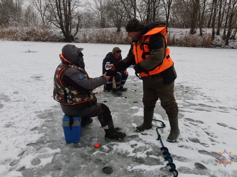 Спасатели совместно с ОСВОД проводят рейды по водоемам Чаусского района