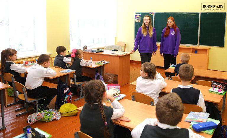 Бойцы студенческого отряда «Сияние» работают в Климовичском районе
