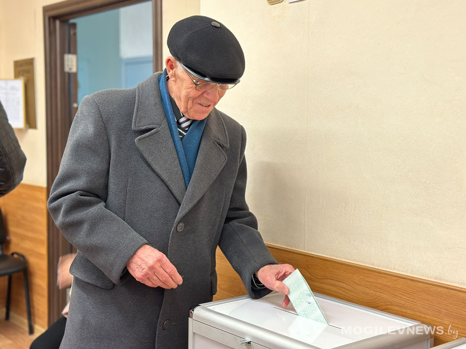 Мир, независимость, счастливое будущее. Могилевчане рассказали, за что отдали свои голоса на выборах
