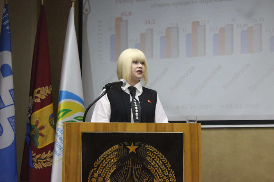 Контракты, надбавки, аттестация. Как профсоюзы помогают повышать зарплаты педагогов