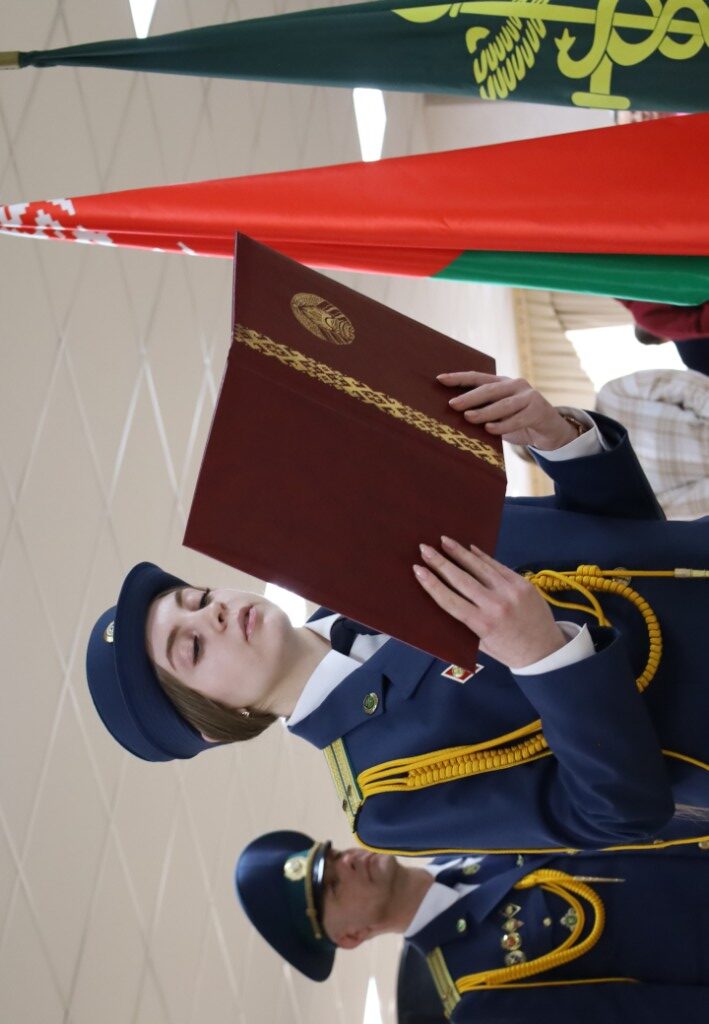 Молодые сотрудники Могилевской таможни принесли Присягу