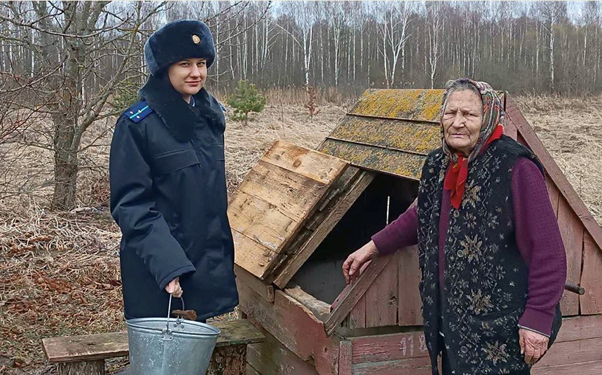 После вмешательства прокуратуры Климовичского района пожилая женщина была обеспечена качественной питьевой водой
