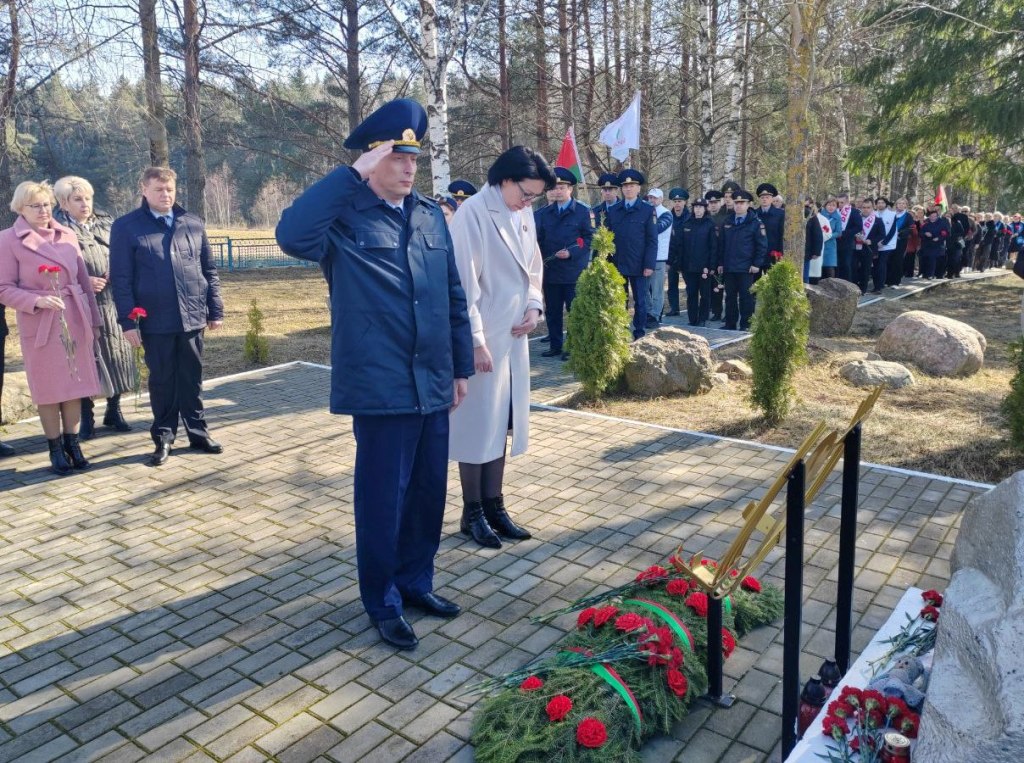 Прокуратура Могилевской области почтила память жертв Стефаново. Фото