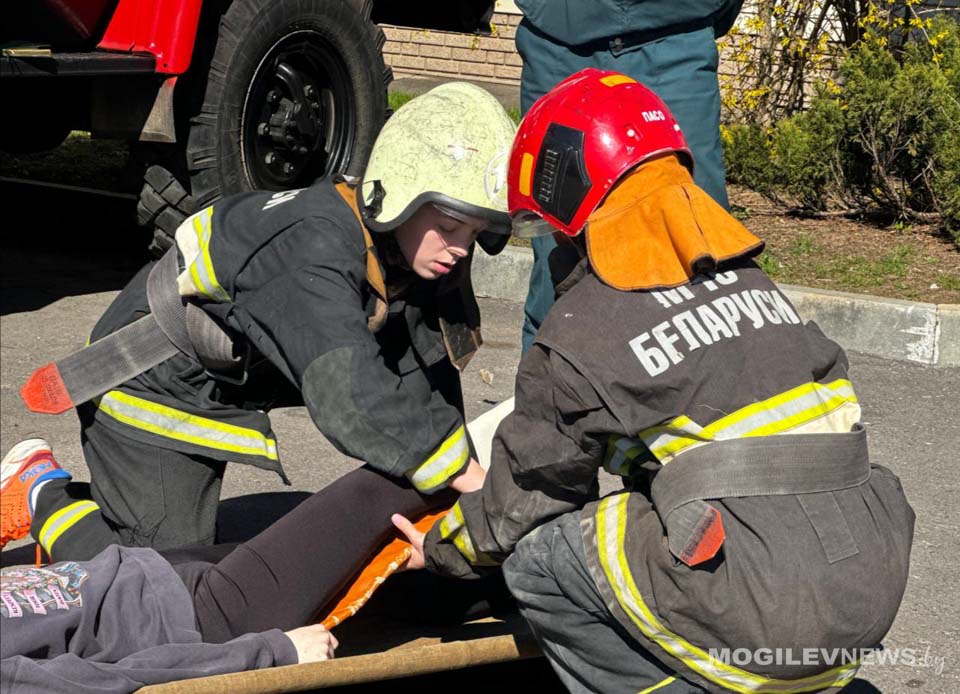 В Могилеве соревновались будущие спасатели