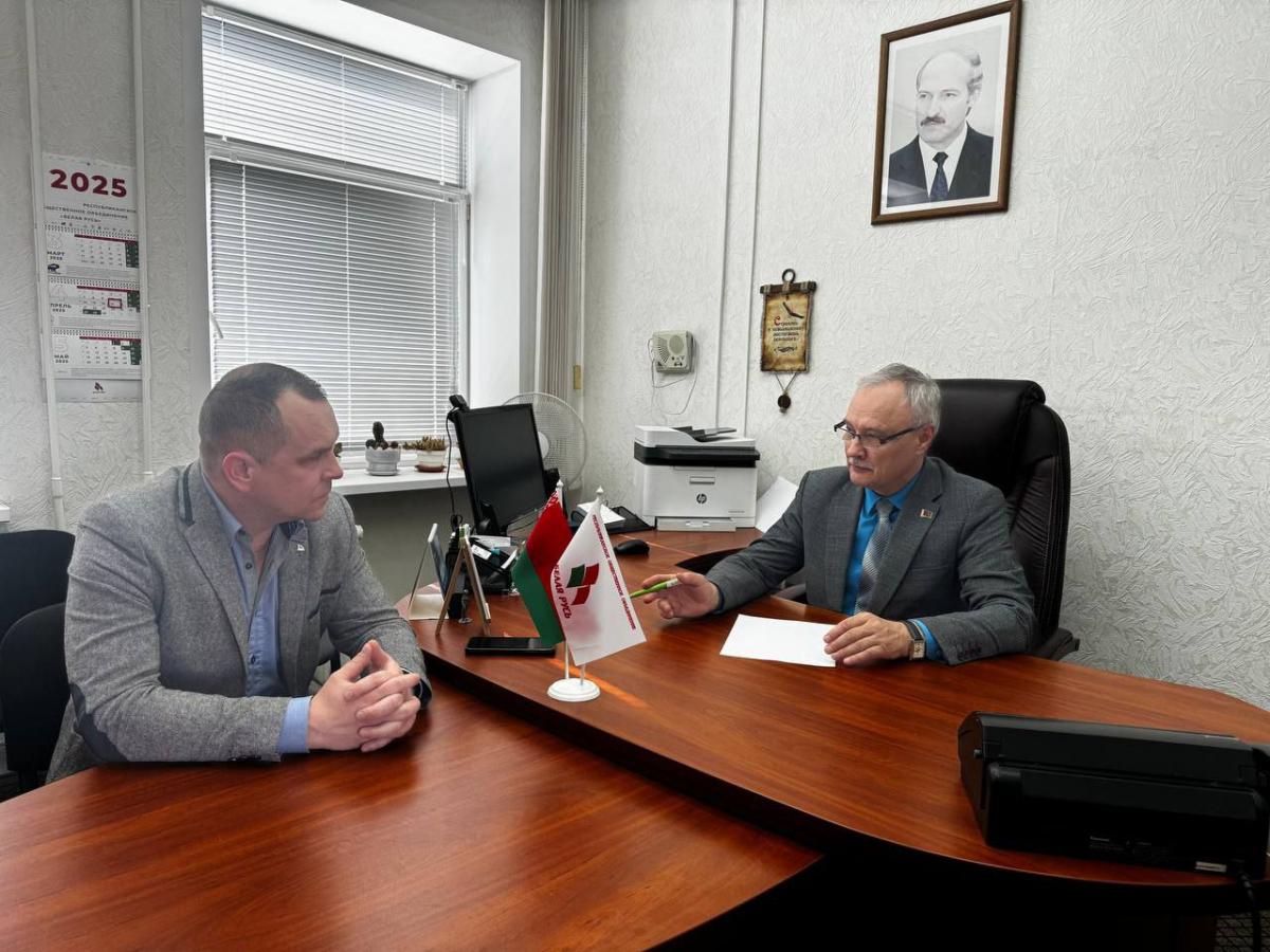 Прием граждан по вопросам предоставления земельных участков прошел в общественной приемной «Белой Руси»