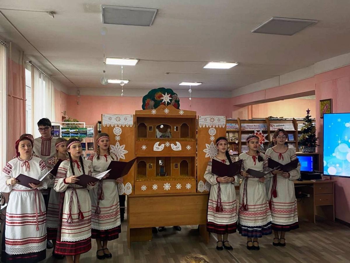 Учащиеся Могилевского областного центра творчества показали новогоднее представление