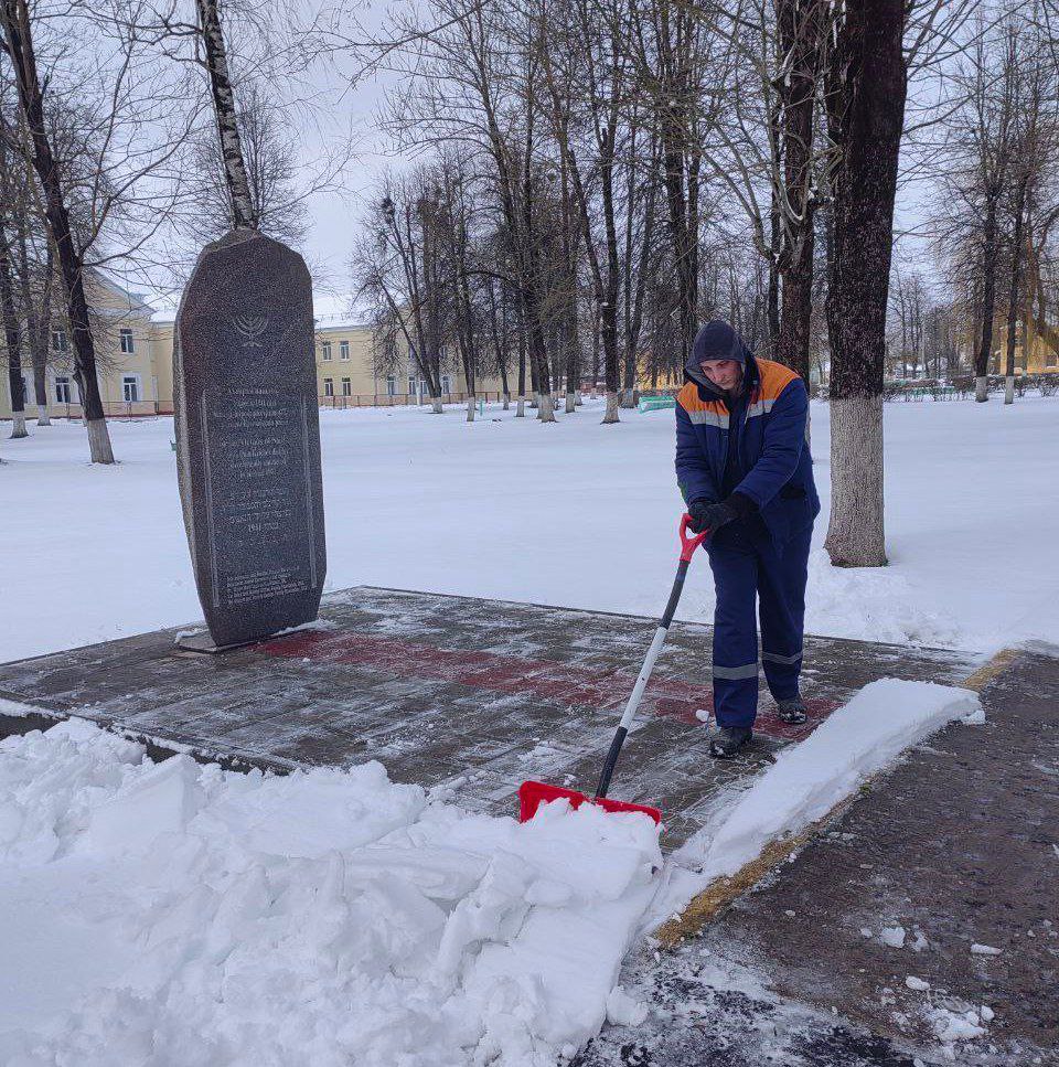 Молодые работники ОАО «Кричевцементношифер» активно поучаствовали в уборке снега