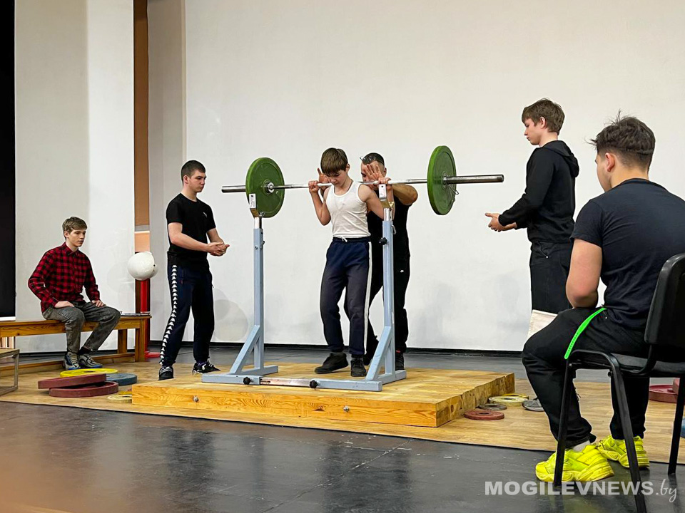 Соревнования по силовому троеборью в Могилеве: студенты колледжей сразились за титул сильнейшего