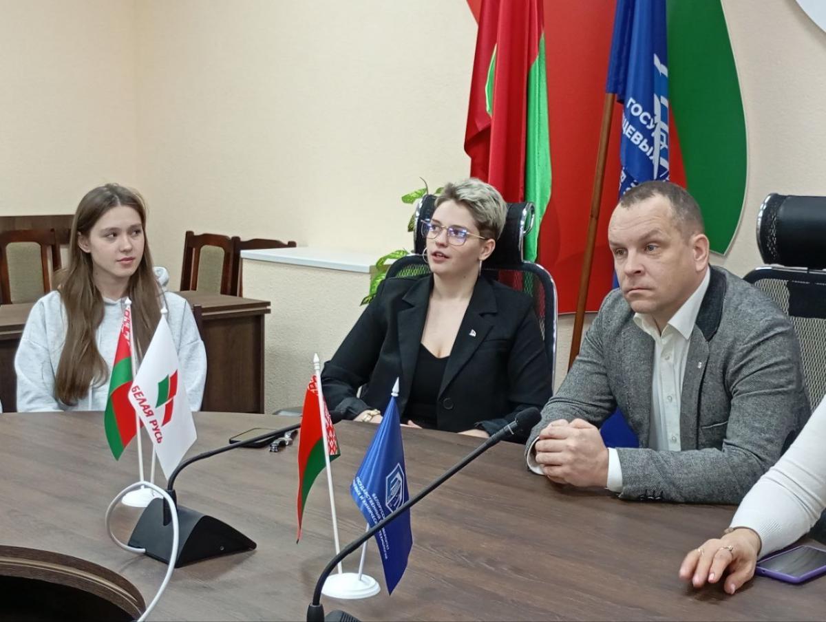 Представитель РОО «Белая Русь» встретилась со студентами  БГУТ
