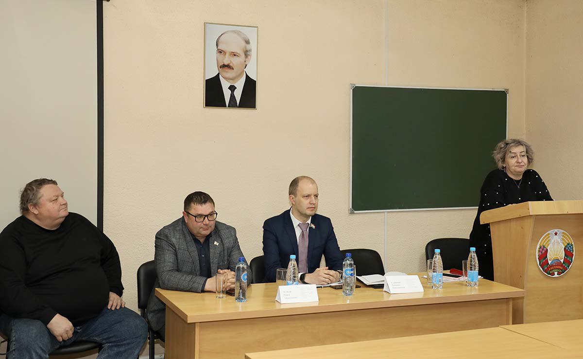 Правовую защиту, гарантии и права работников ЖКХ обсудили в Горках