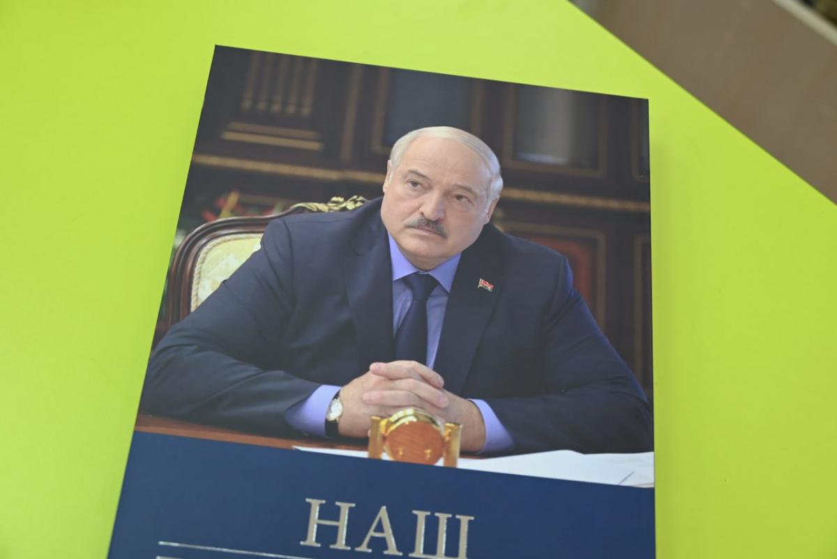 Книга «Наш Президент» теперь в продаже по всей стране