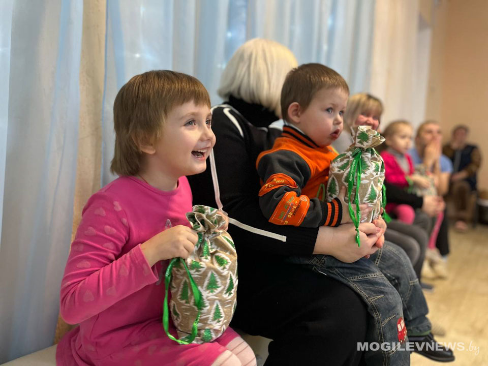 Акция «Елочка желаний». Подарки от Президента вручили детям в Могилеве