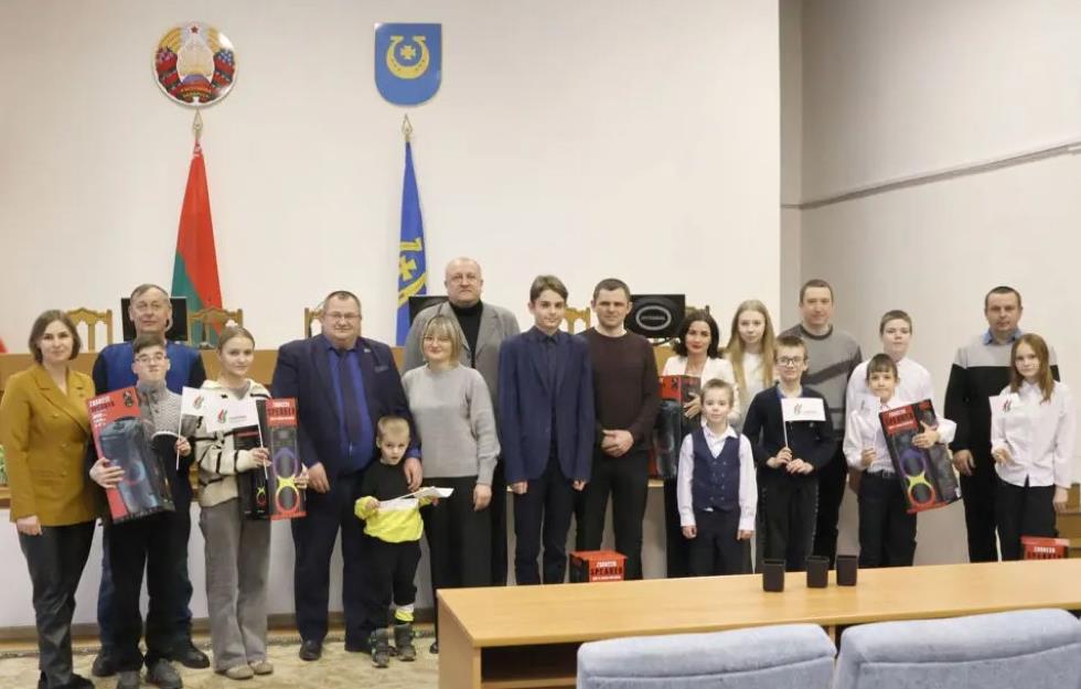 Семьи своих активистов чествовала на Круглянщине партия «Белая Русь»