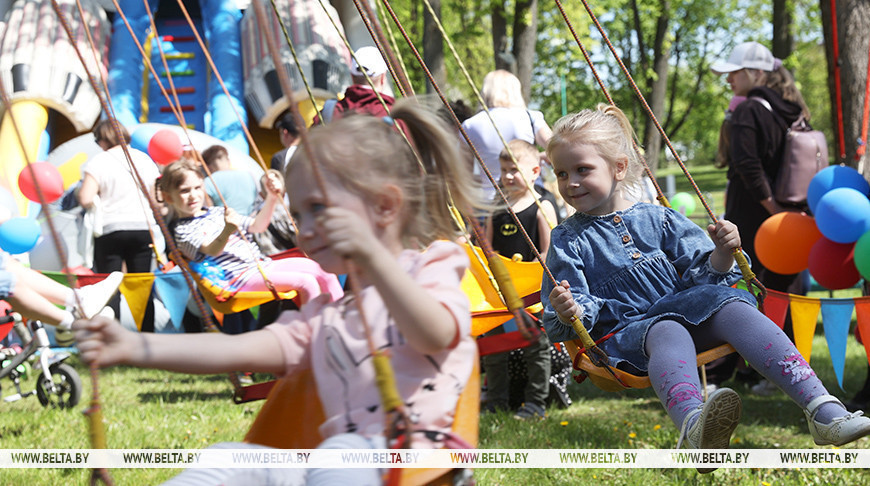 «Мы видим в вас наше будущее». Лукашенко поздравил юных соотечественников с Днем защиты детей