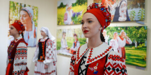 Выставочный проект «Народны касцюм — жывая традыцыя лёсу» открылся в Могилеве. Фото