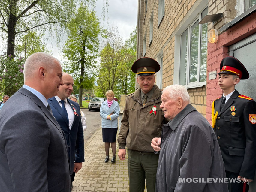 Ветерана Великой Отечественной войны поздравили в преддверии Дня Победы. Фото