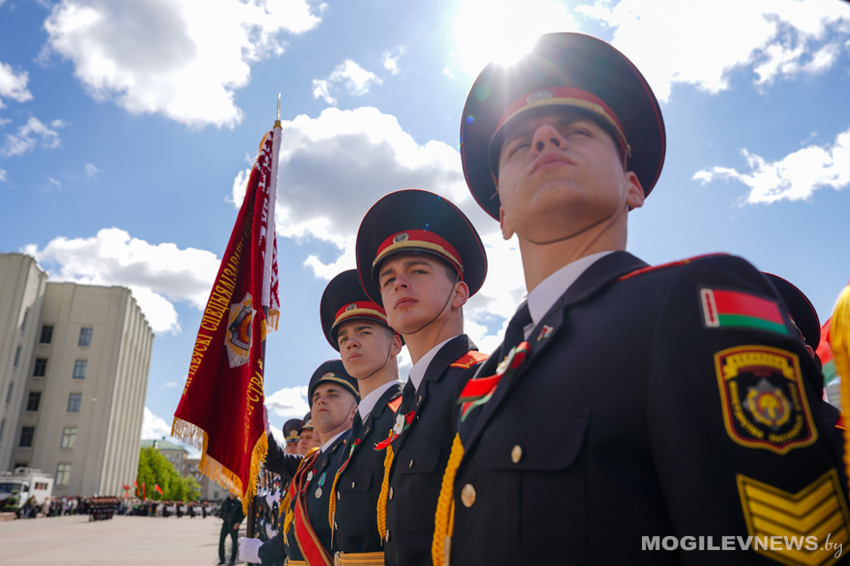 День Победы: торжественный марш в Могилеве. Фото