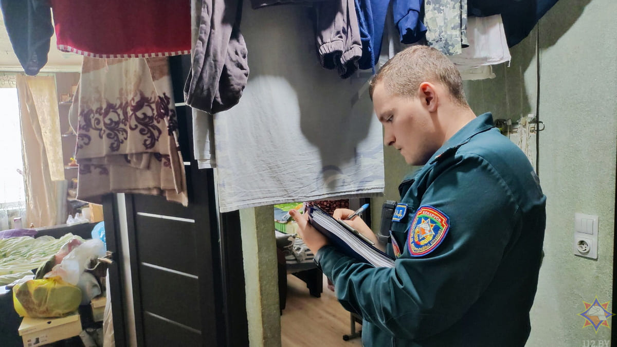 Могилевские спасатели проводят специальное профилактическое мероприятие в общежитии на улице Симонова