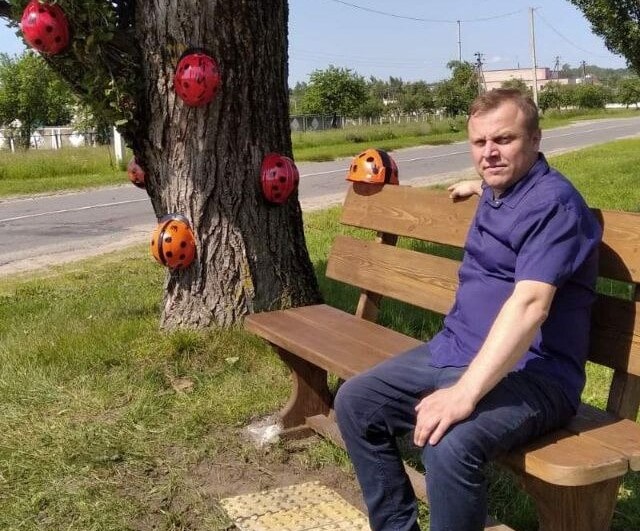 «Лавочка Энергетика» стала новым арт-объектом на улице Чапаева в Славгороде