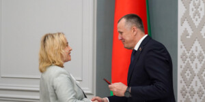 Анатолий Исаченко представил нового заместителя председателя Могилевского облисполкома. Фото