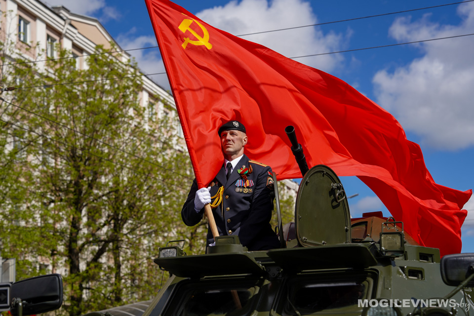Праздничное шествие 9 мая в Могилеве. Фото