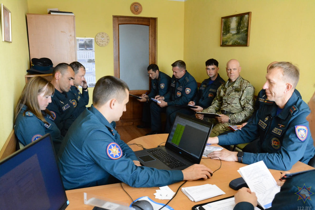 Чемпионат по стрельбе из табельного оружия среди работников МЧС проходит в Могилеве