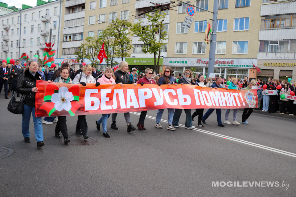 Шествие поколений «Беларусь помнит» собрало в областном центре тысячи могилевчан. Фото