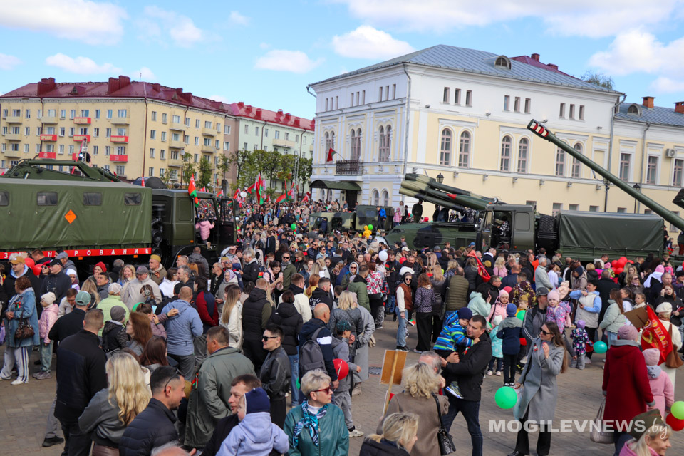 Военно-тематическую площадку организовало Министерство обороны в Могилеве 9 мая. Фото