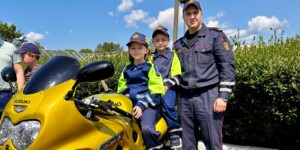 ГАИ и мотолюбители провели урок для детей в Костюковичах