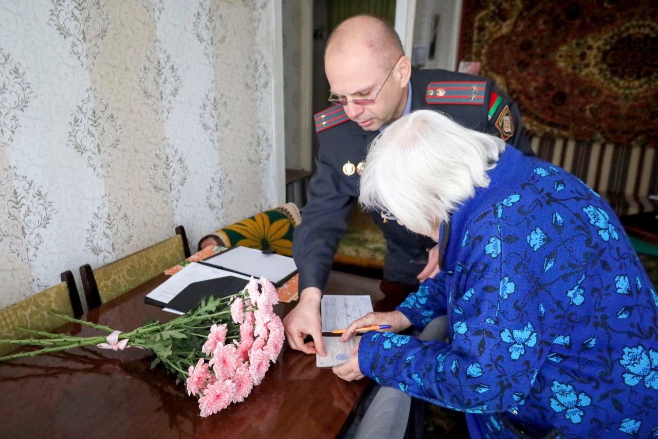 Новый паспорт вручили столетней могилевчанке