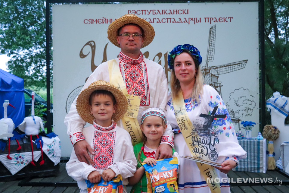 Семья Сухубаевских из Горецкого района — победитель областного этапа республиканского семейного проекта «Властелин села». Фото