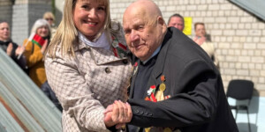 Молодежь Могилева поздравила ветеранов с Днем Победы танцевальным флешмобом