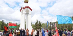 Каплица-звонница украсила мемориальный комплекс павшим на реке Проня в Чаусском районе