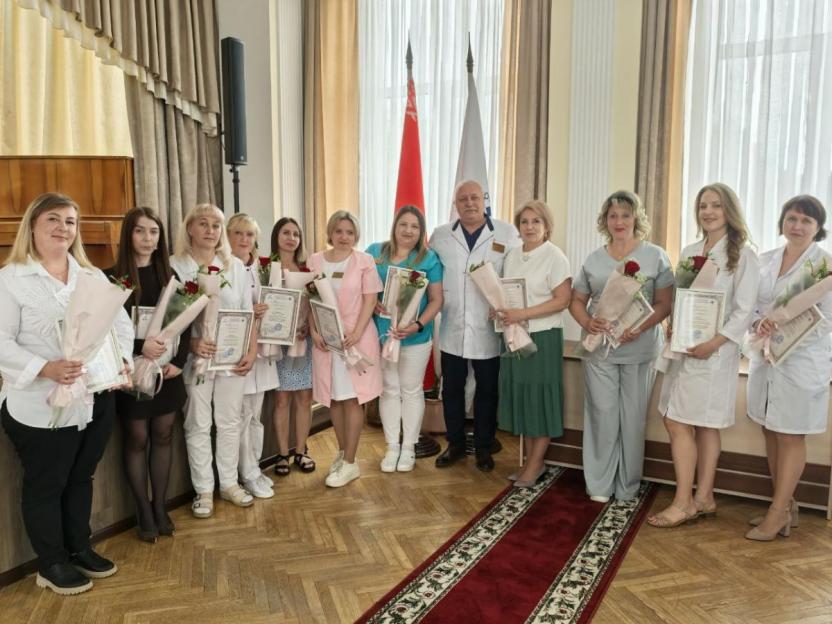 Медицинских работников региона продолжают чествовать накануне профессионального праздника