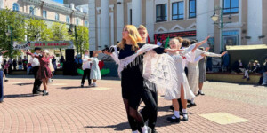 Могилев отмечает 80-летие Великой Победы: на площади Звезд звучит «Вальс Победы»