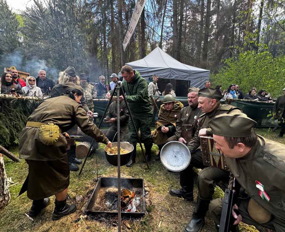 «Могилевский пикник»: конкурс по приготовлению солдатской каши прошел в Печерском лесопарке