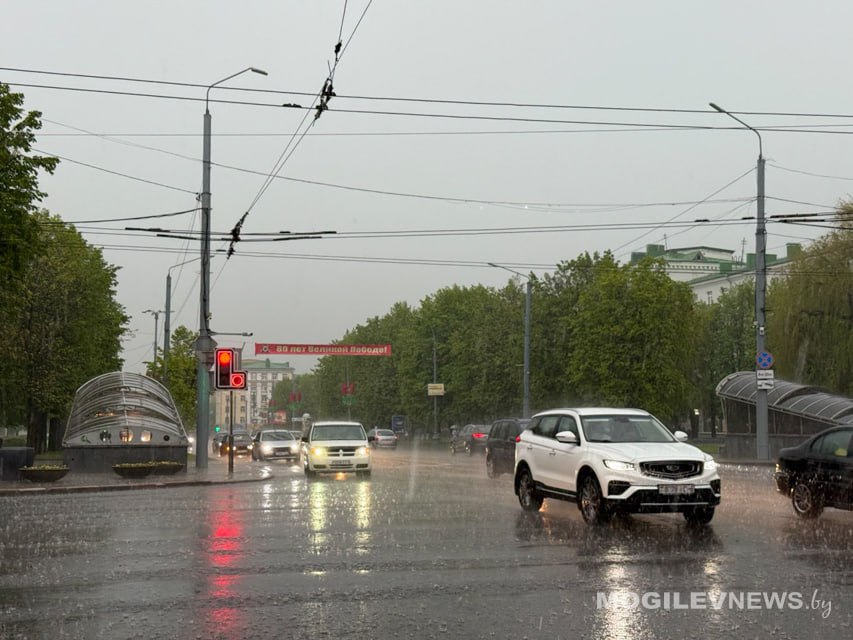 Погода на выходные: дождливо и ветрено, днем до +28°С