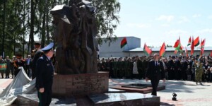 В Могилеве преданы земле останки жертв геноцида, обнаруженные в Казимировском лесу: открыт памятный знак