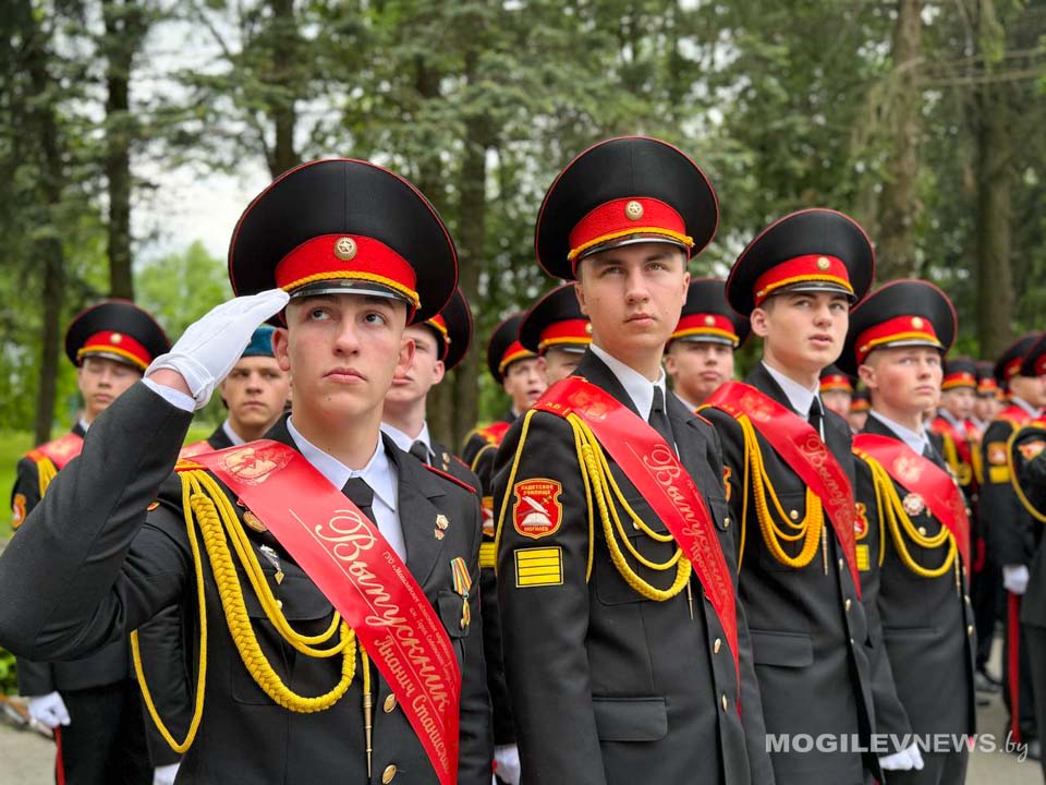 В Могилевском кадетском училище прошел торжественный последний звонок с передачей знамени и открытием музея славы