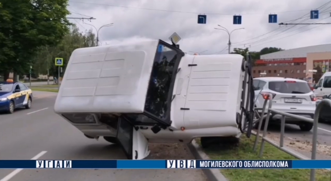 Водитель Renault в Могилеве создал аварийную обстановку и спровоцировал ДТП