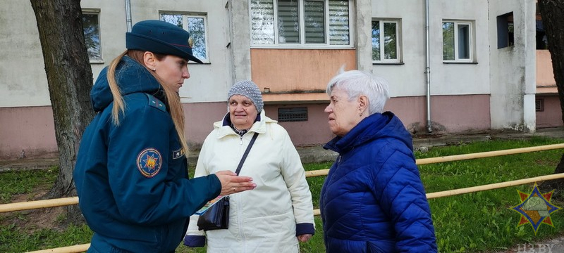 Спасатели в Могилеве проводят беседы с жильцами многоквартирных домов, в которых произошли пожары