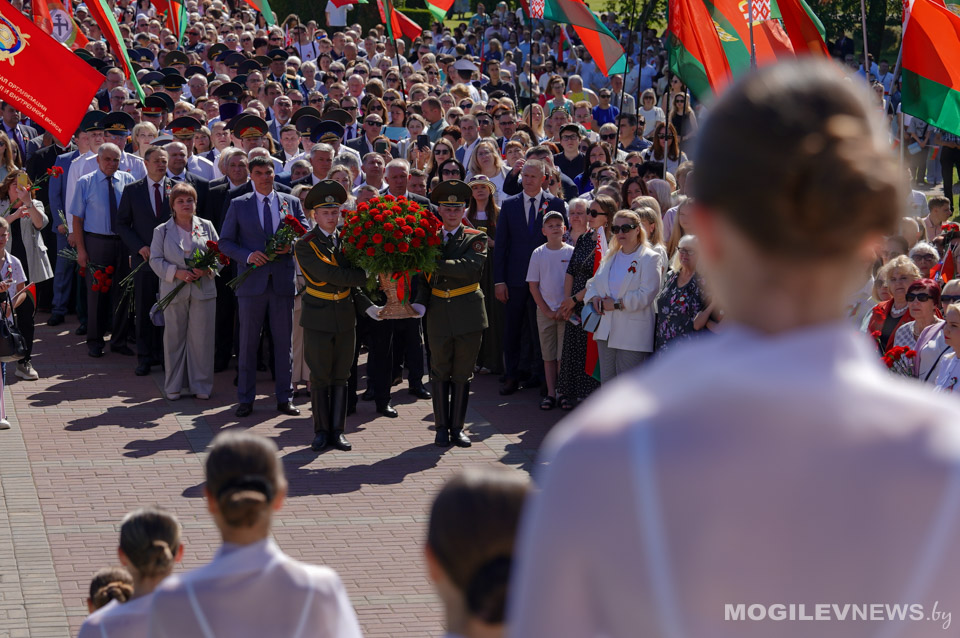 Более 5 000 человек собрались на Буйничском поле в День Независимости. Фото