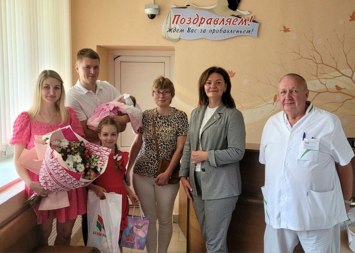 Алла Галушко поздравила женщин, подаривших жизнь новому поколению белорусов в значимый для всей страны день