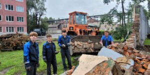 Первый студотряд работает в филиале ОАО «БЕЛАЗ» — управляющая компания холдинга «БЕЛАЗ-ХОЛДИНГ» — «Строммашина». Фото