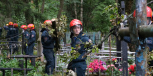 Курсанты МЧС продолжают ликвидировать последствия непогоды в Могилеве