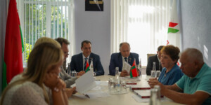 Диалог поколений: пути к укреплению мира и национальному согласию. Фото