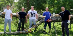 В субботнике по борьбе с последствиями стихии участвовали могилевские милиционеры